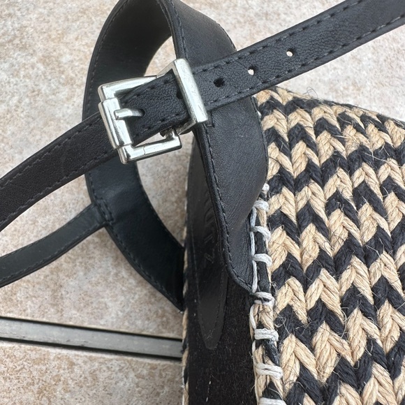 Schutz Sandals - Picture 12 of 14